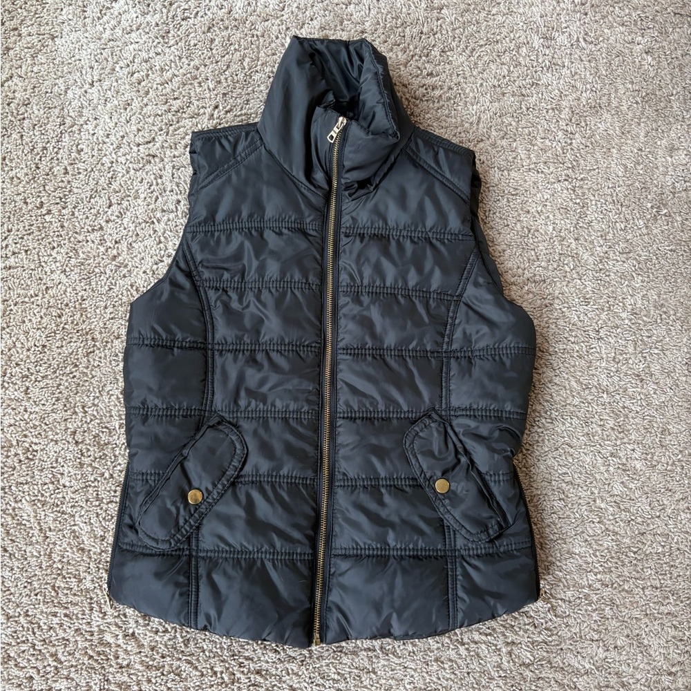 Black puffer vest